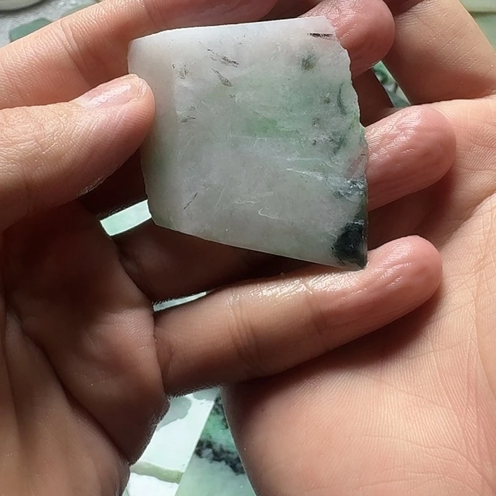 翡翠未镶嵌颈饰5621