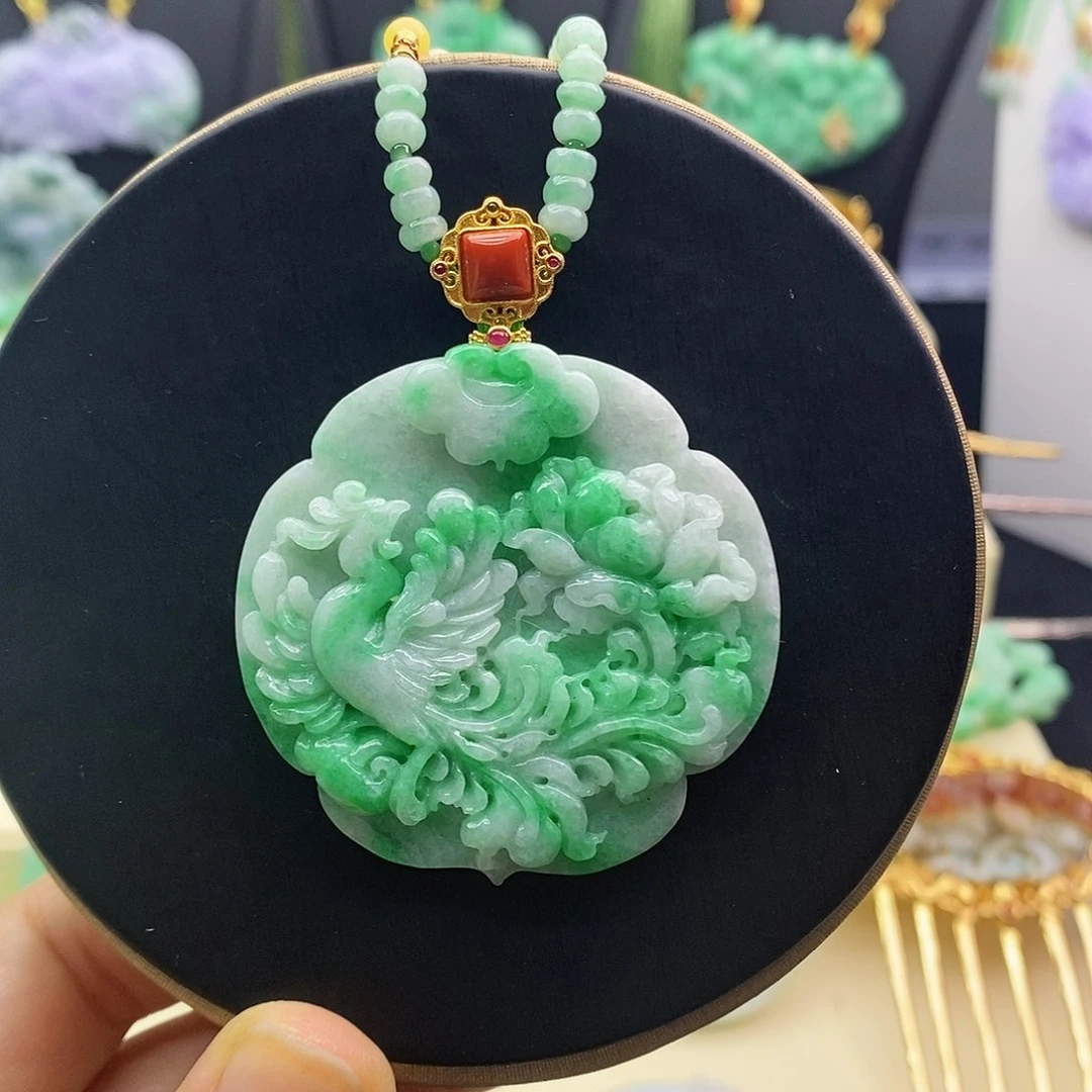 翡翠未镶嵌吊坠(赠链)