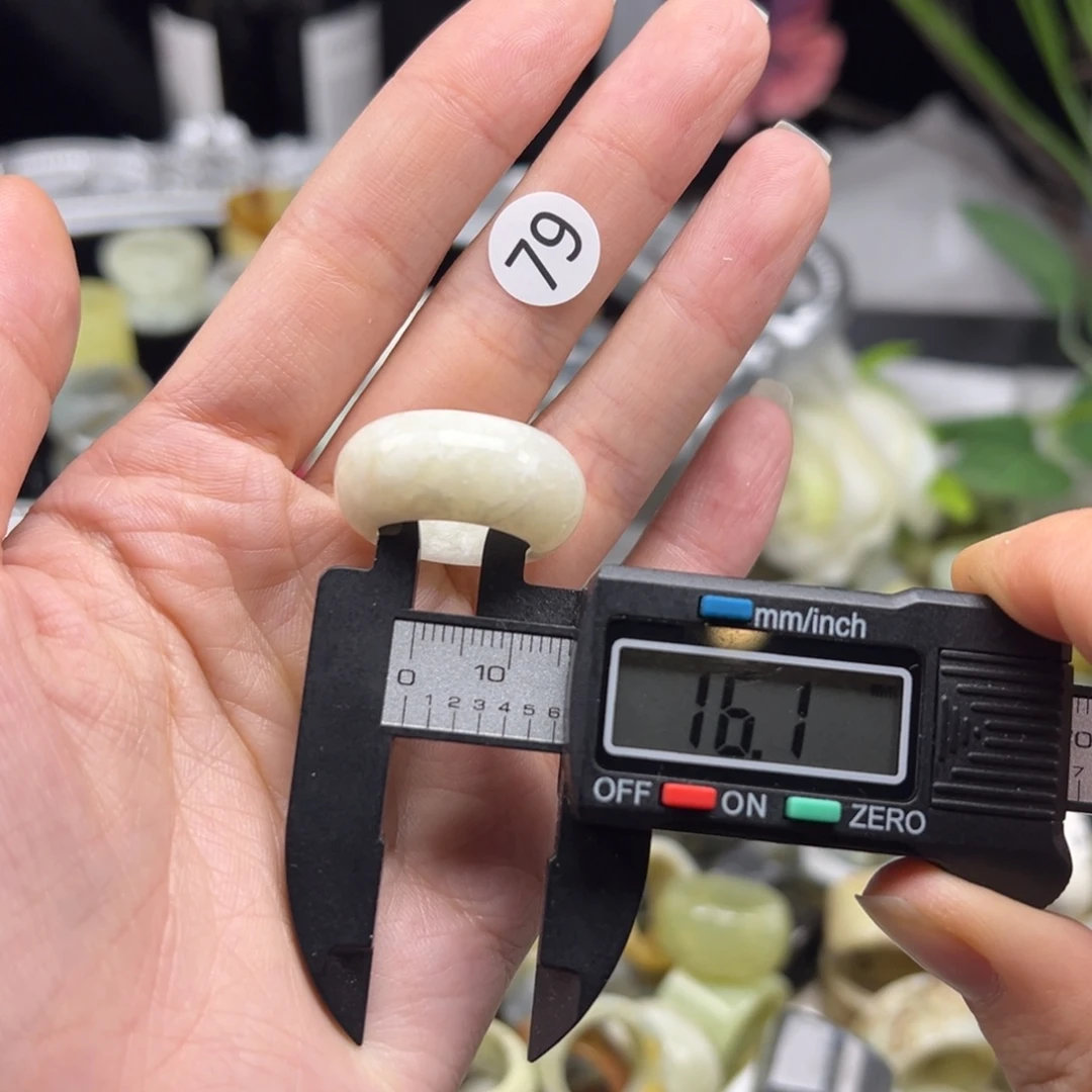 蛇纹石玉未镶嵌戒指