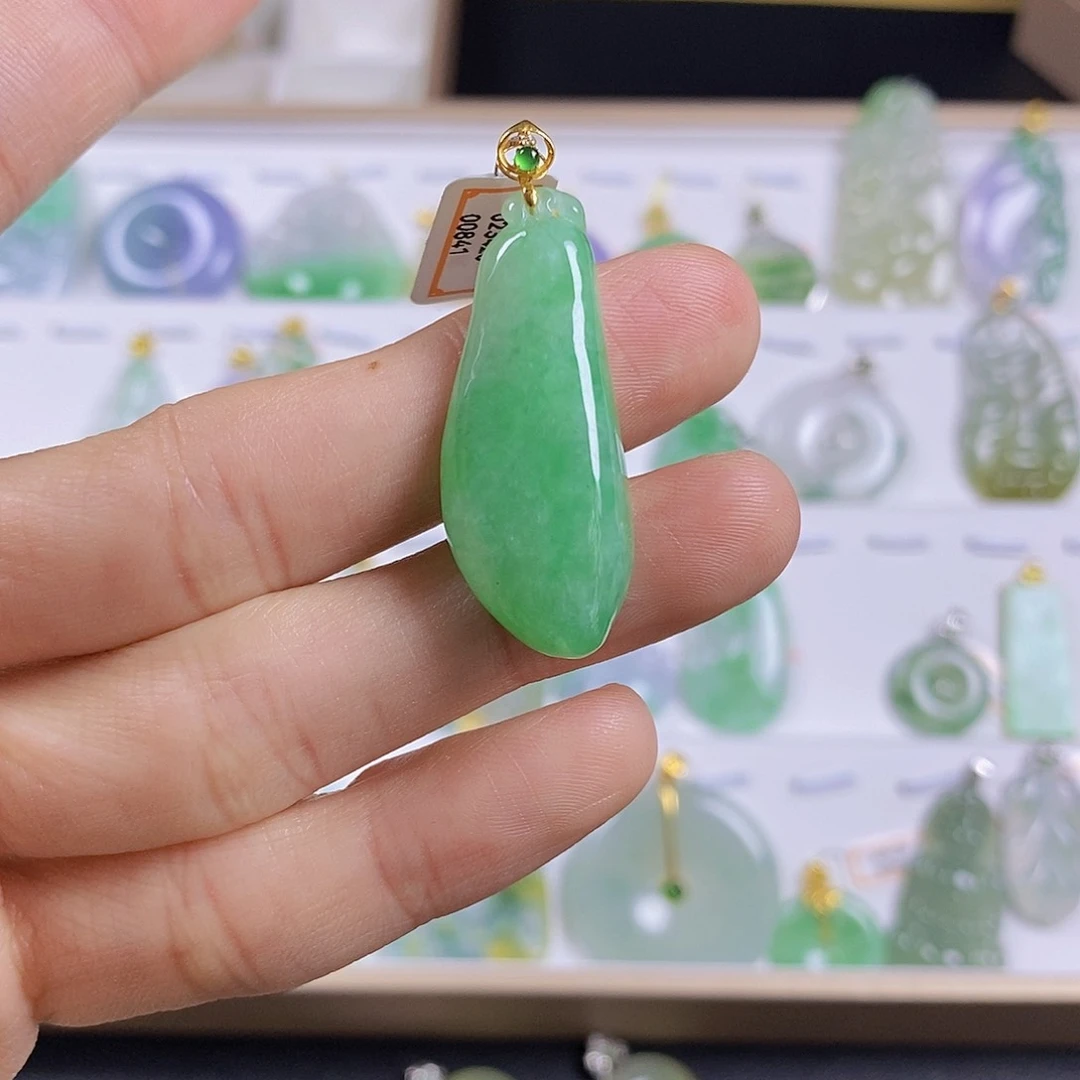 翡翠颈饰18K金镶嵌翡翠