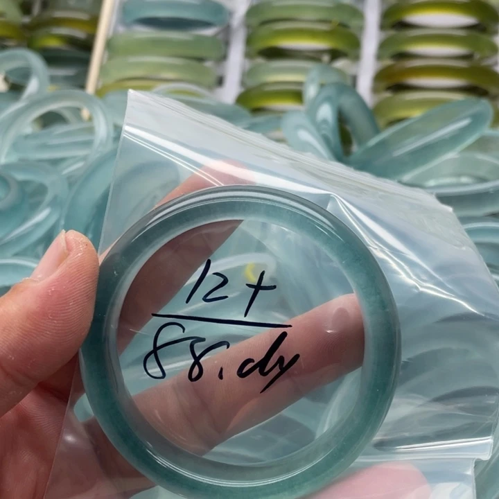 1***²石英质玉手镯未镶嵌