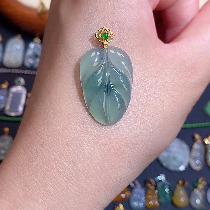 翡翠18K金镶嵌颈饰天然翡翠