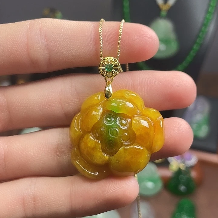 翡翠未镶嵌吊坠(赠链)