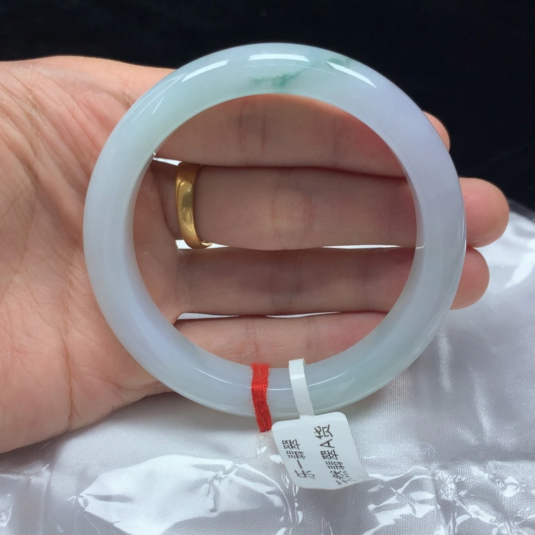 翡翠未镶嵌手镯（圆镯）57.5