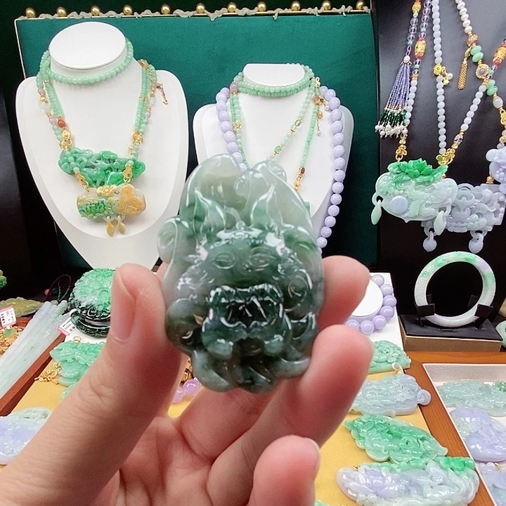 翡翠颈饰未镶嵌蛋**魔翡翠吊坠