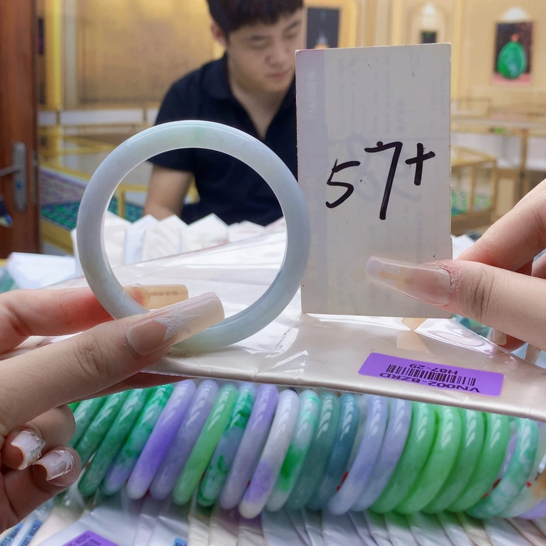 翡翠未镶嵌手镯bb