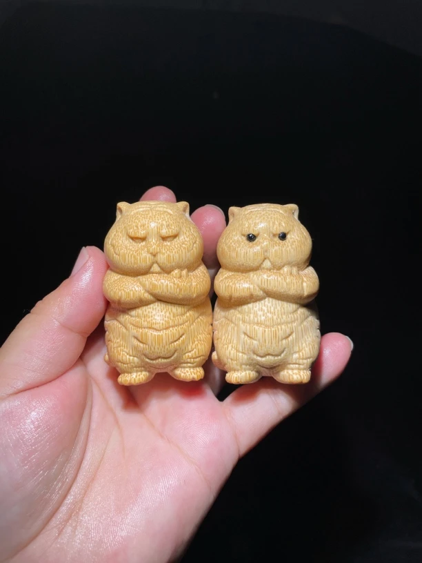 天然龙血金丝竹雕刻胖虎抱抱虎手把件摆件