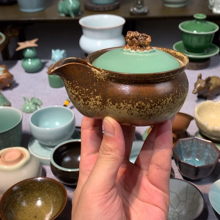 龙泉青瓷手工手抓壶