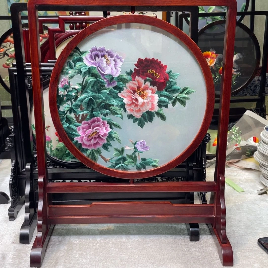 刺绣不****律非遗传承摆件