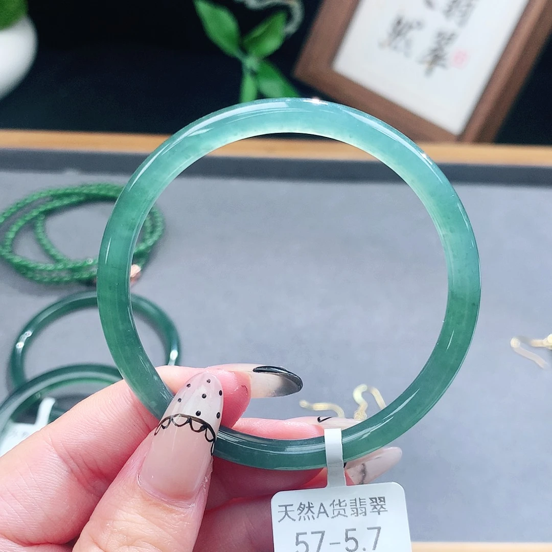 翡翠手镯（圆镯）未镶嵌