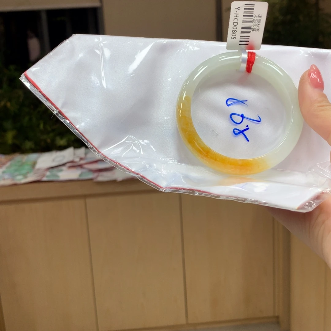 翡翠手镯未镶嵌不退不换