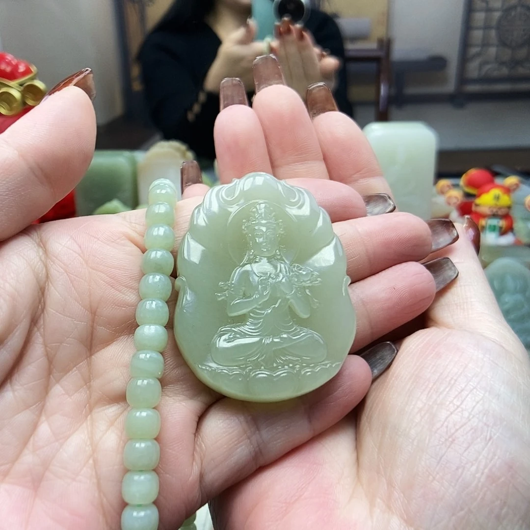 颈饰未镶嵌和田玉属马佩戴大势至菩萨