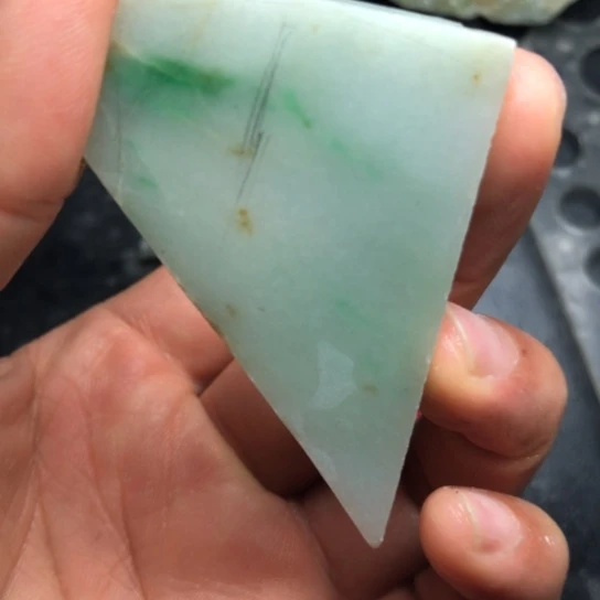 翡翠未镶嵌颈饰裸石