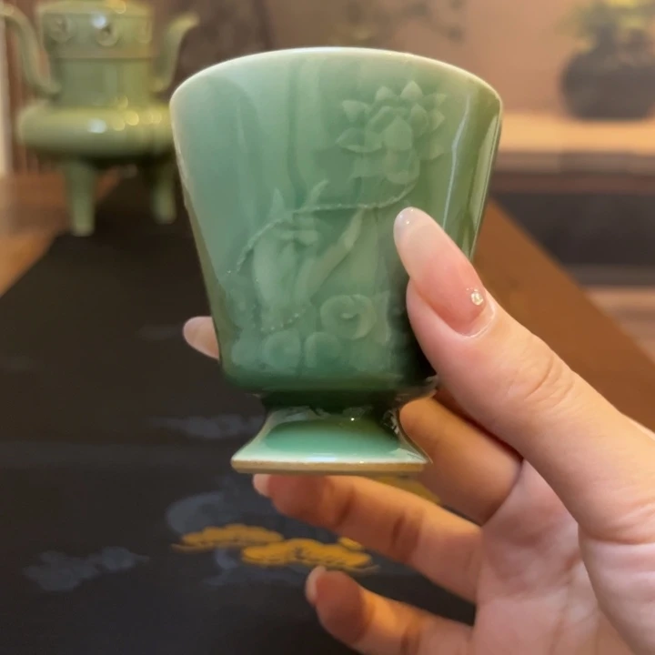 摆件龙泉青瓷杯子