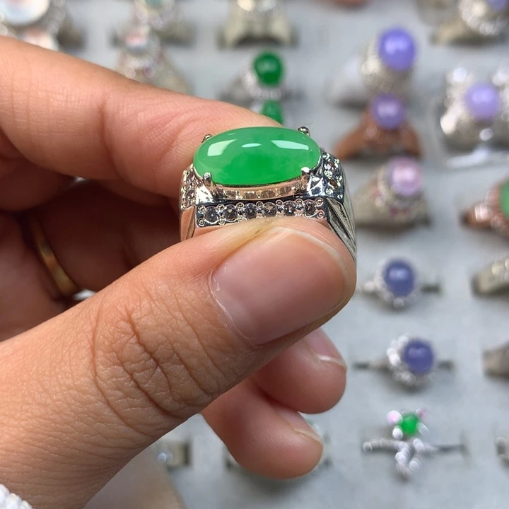 翡翠未镶嵌戒指铜托