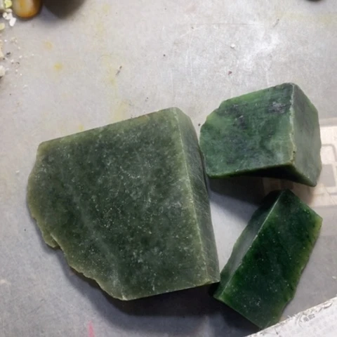 透闪石质玉未镶嵌挂件