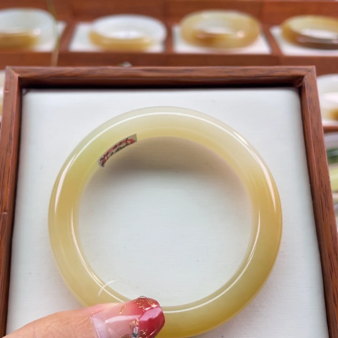 【闪购商品】和田玉手镯未镶嵌51