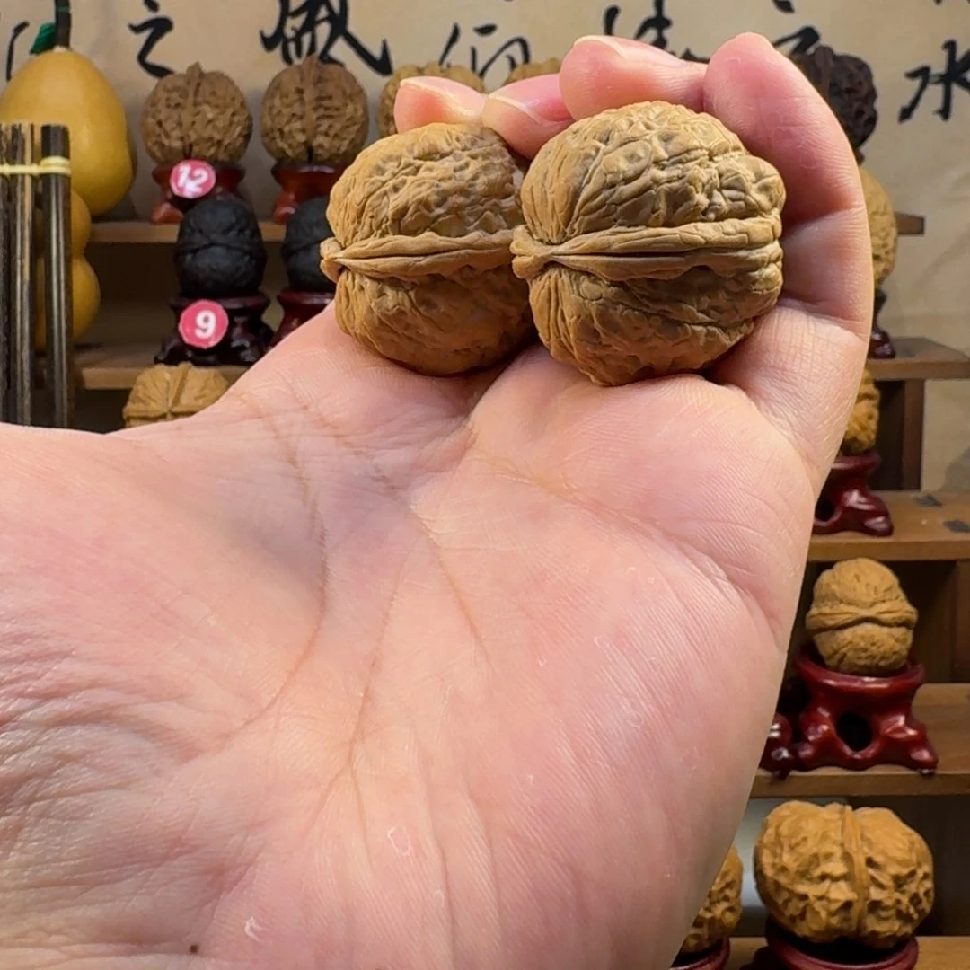 铁核桃把件粗筋小树蛙