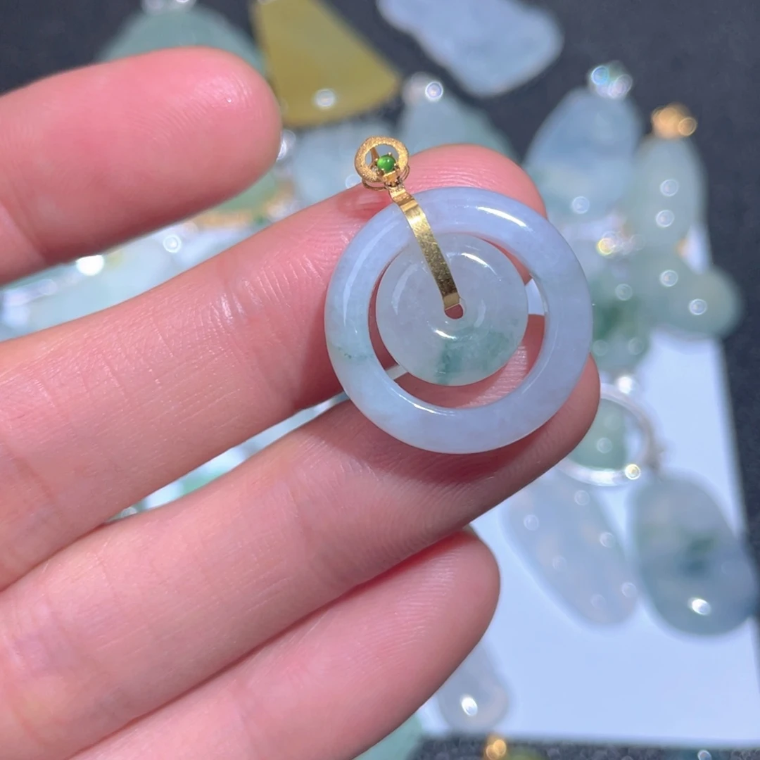 翡翠颈饰18K金镶嵌翡翠