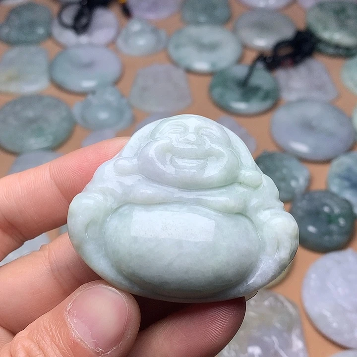 翡翠未镶嵌颈饰佛