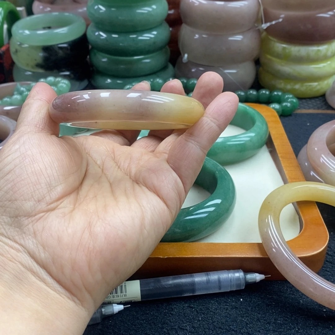****ᴘ未镶嵌手镯石英质玉