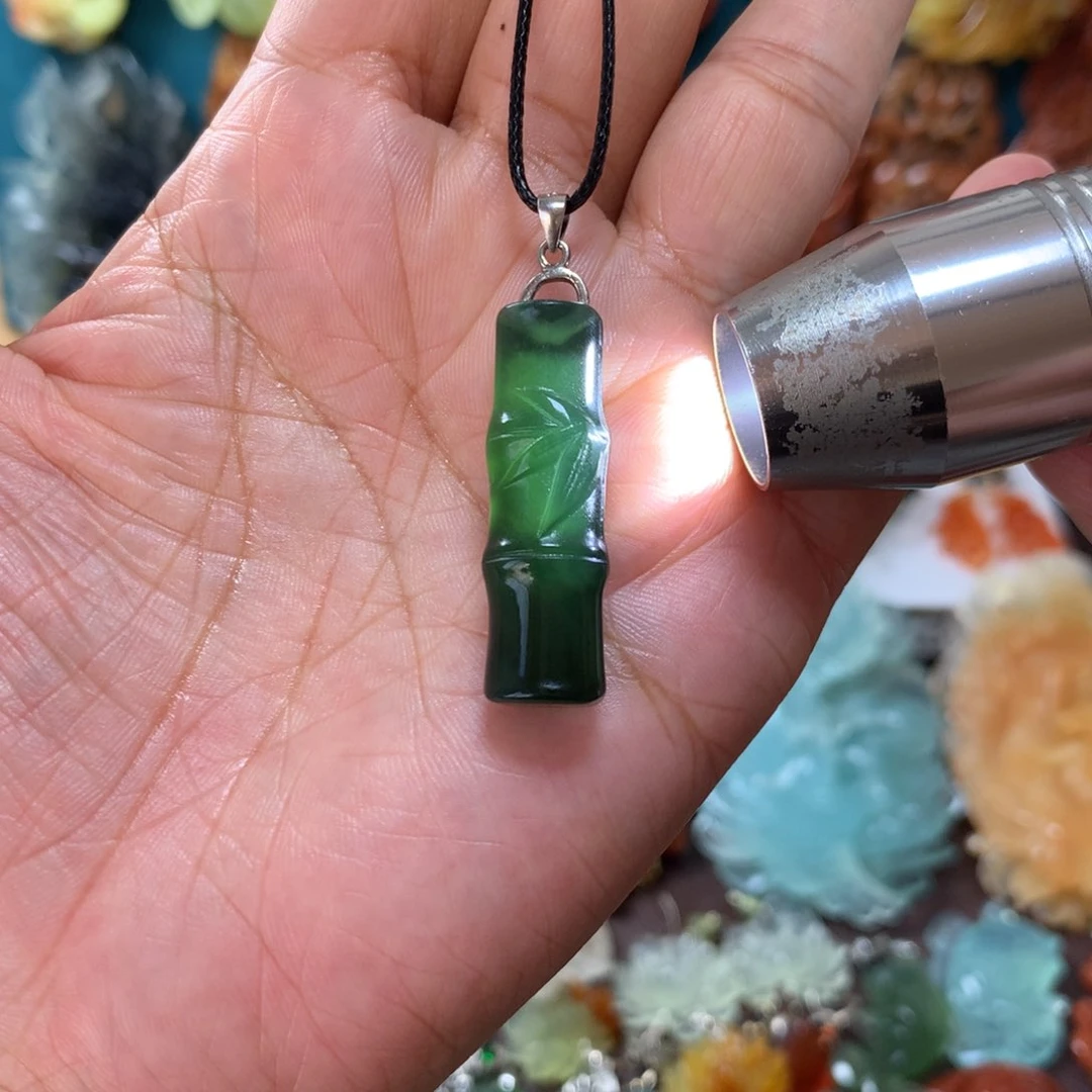 蛇纹石玉挂坠未镶嵌