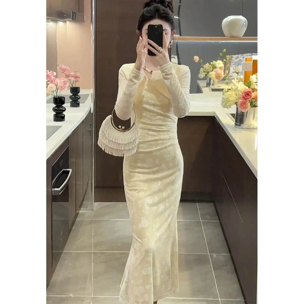 秋冬新中式国风改良旗袍高端精致气质女神范高级感绝美丝绒连衣裙