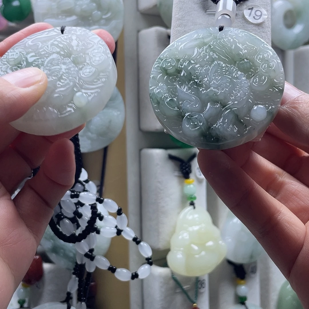 石英质玉（金丝玉）未镶嵌颈饰