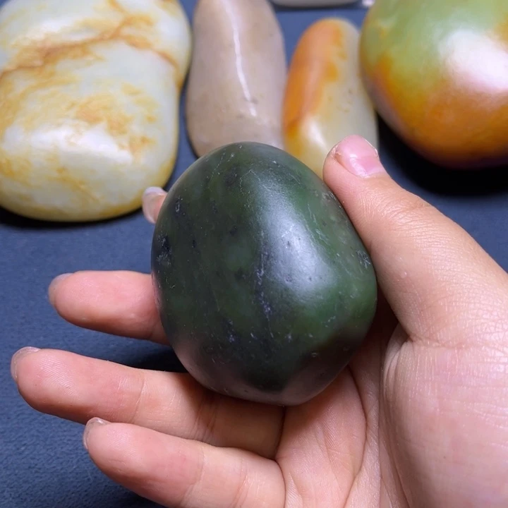 和田玉未镶嵌珠宝奇石