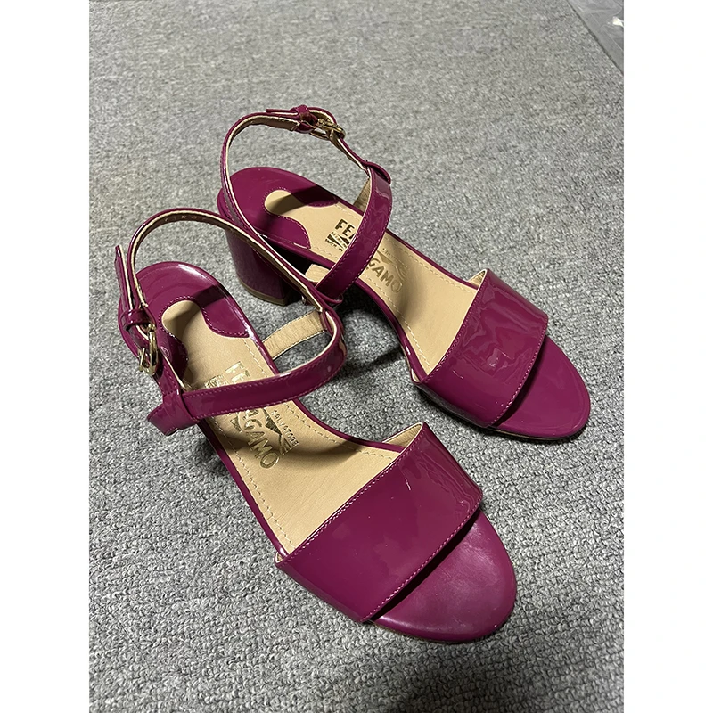 全新未使用 FERRAGAMO/菲拉格慕 35码凉鞋 不支持退换 默认微瑕