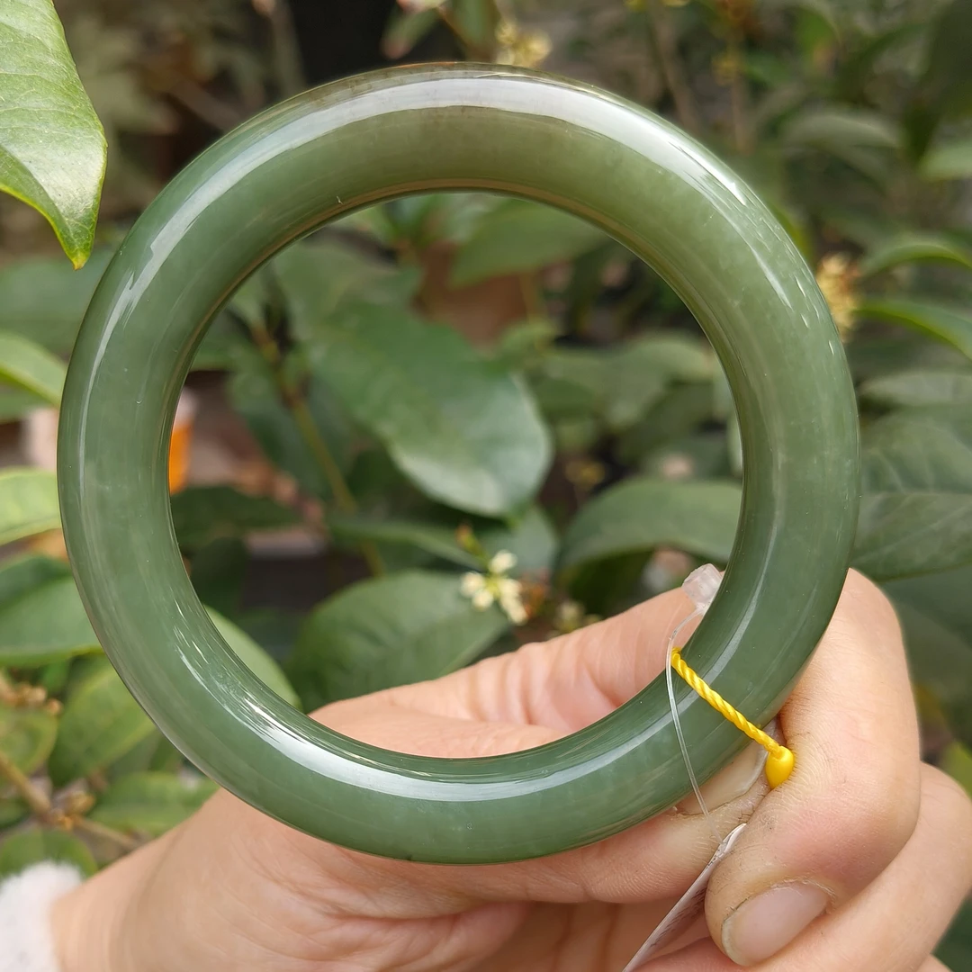 和田玉湖绿手双色带糖色镯56圈口