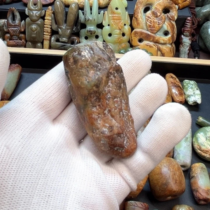 未镶嵌岫岩河磨玉（透闪石质玉）挂件镭*