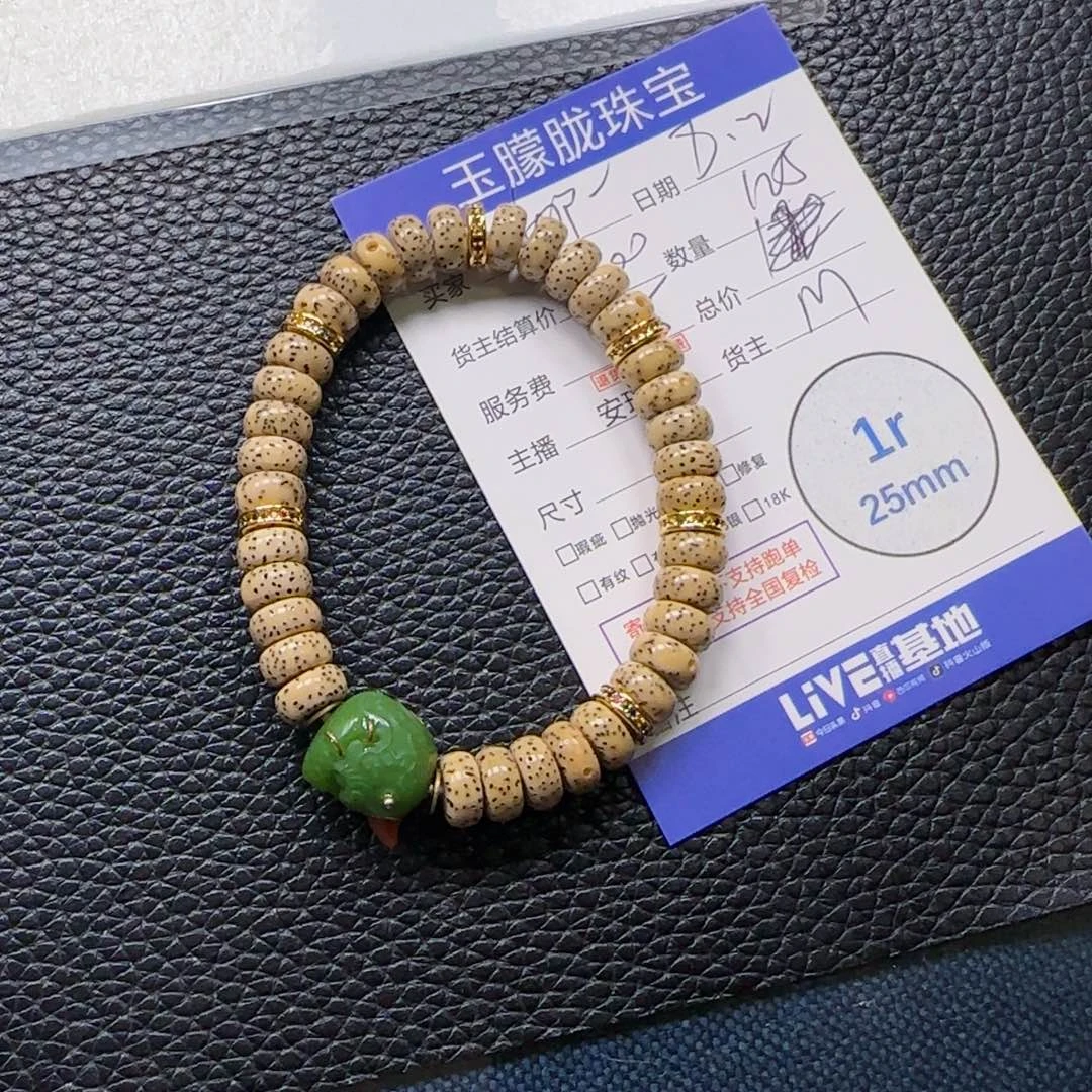 娜***乖和田玉合金颈饰和田玉