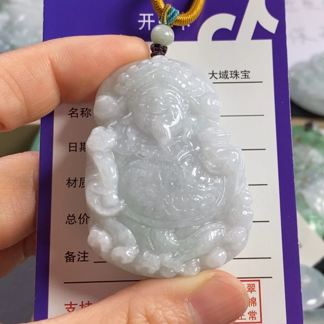 翡翠颈饰未镶嵌财神