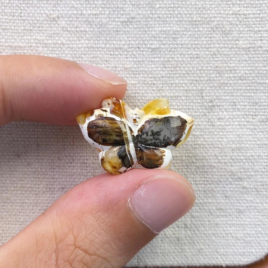 琥珀未镶嵌珠宝奇石蝴蝶