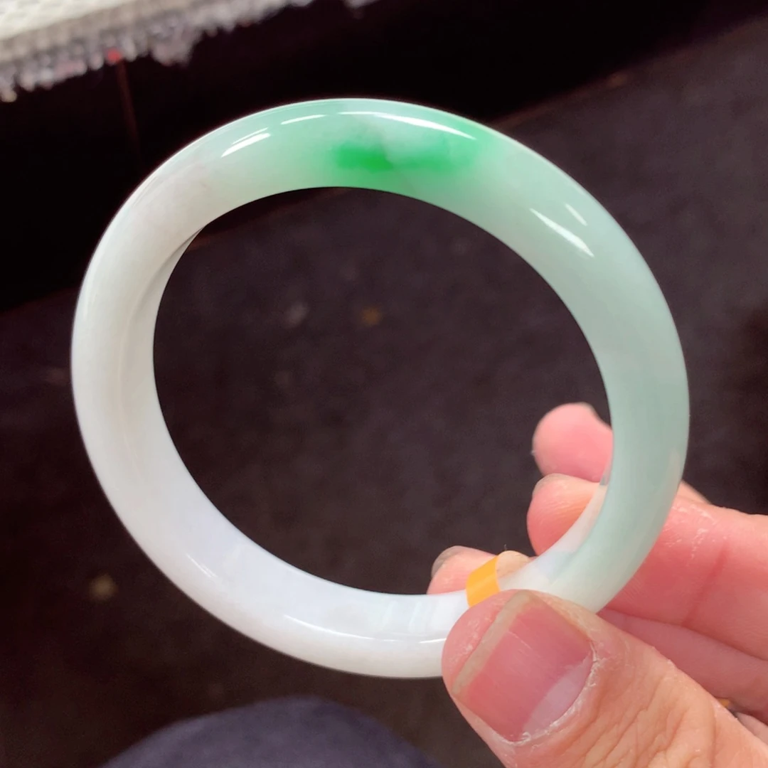 翡翠手镯未镶嵌缅甸