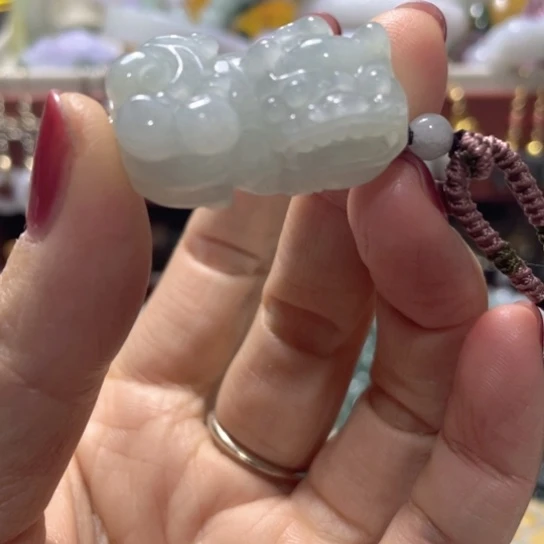 黎***聪翡翠未镶嵌颈饰皮丘