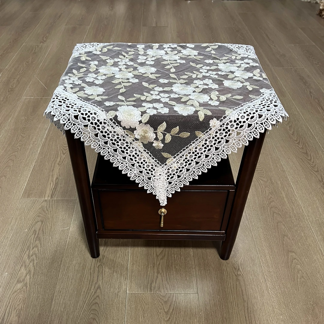 B34 涤丝线米白渐变小花(60X60cm方）床头柜，沙发扶手，微波炉盖巾