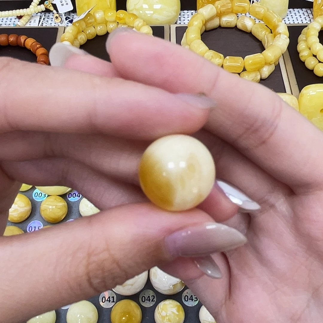 琥珀未镶嵌裸石15.1mm瑕 134