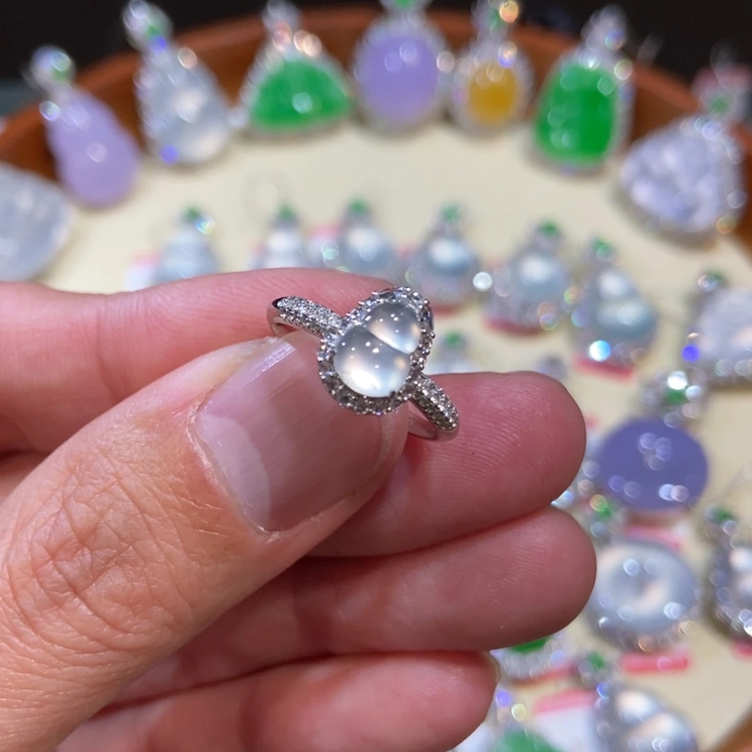 翡翠戒指18K金镶嵌戒指