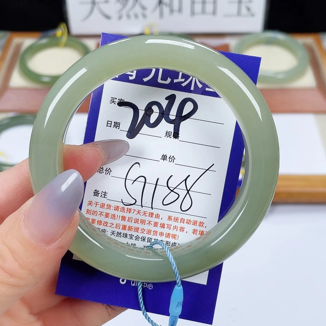 和田玉手镯未镶嵌