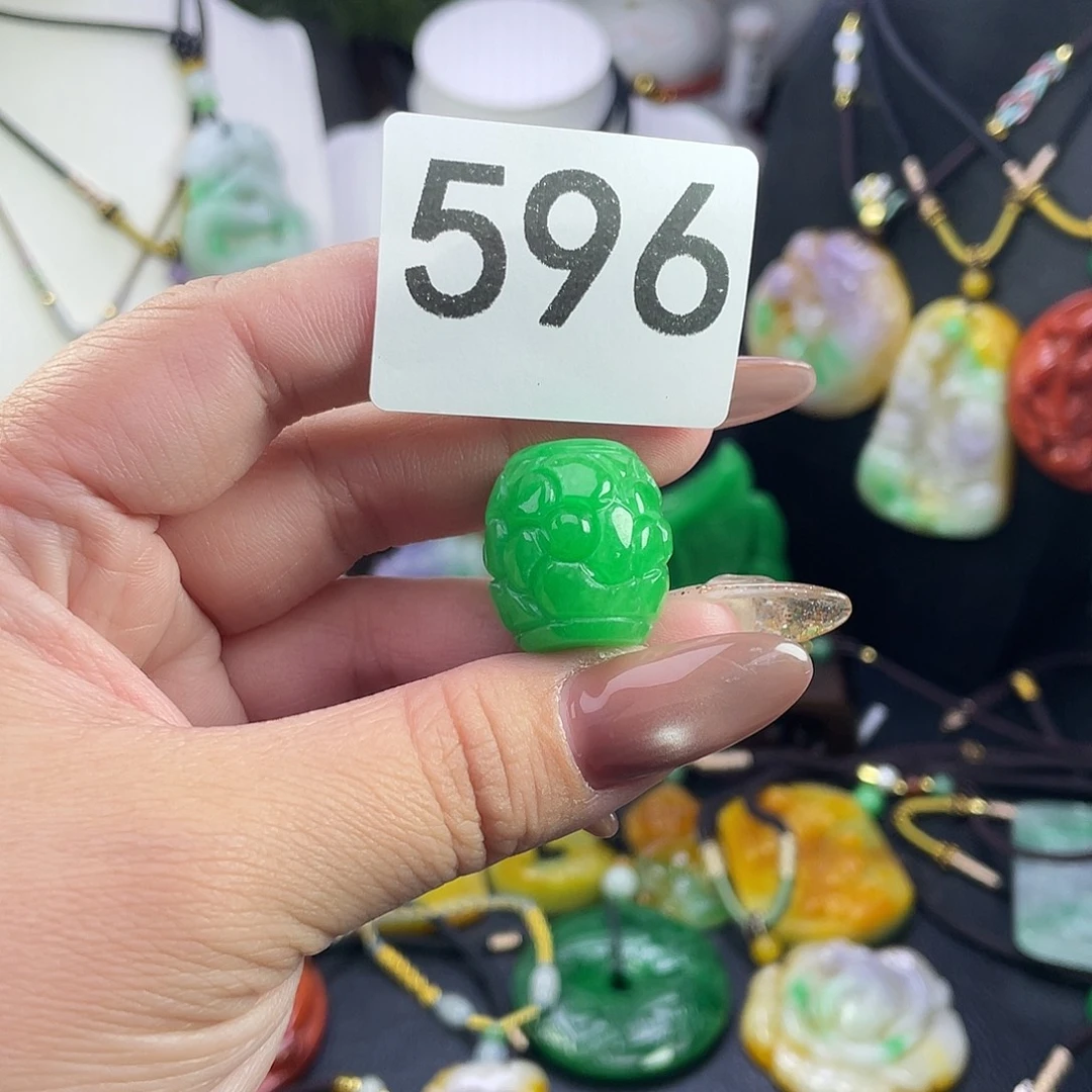 翡翠未镶嵌吊坠(赠链)