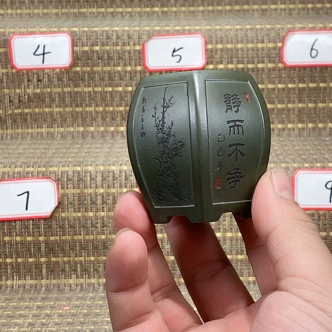 紫砂花盆我在看书