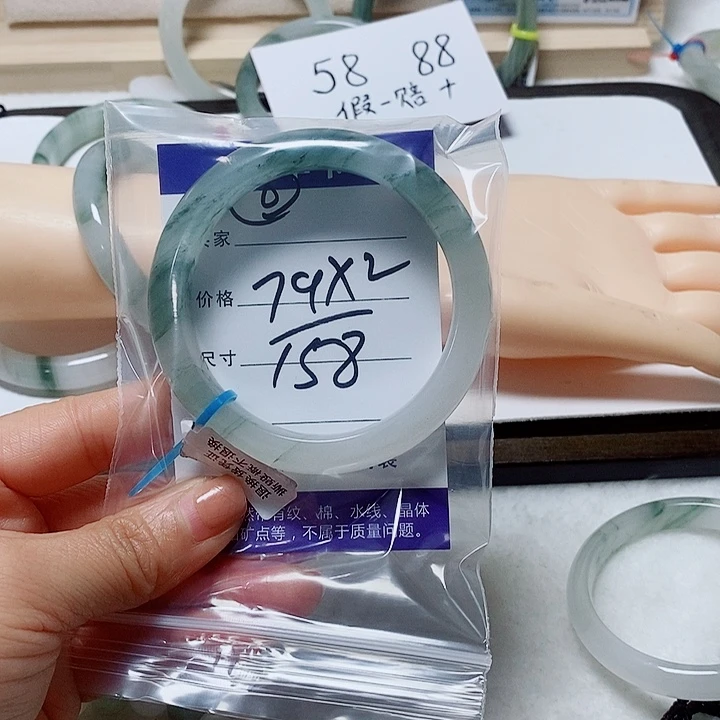 石英质玉未镶嵌手镯