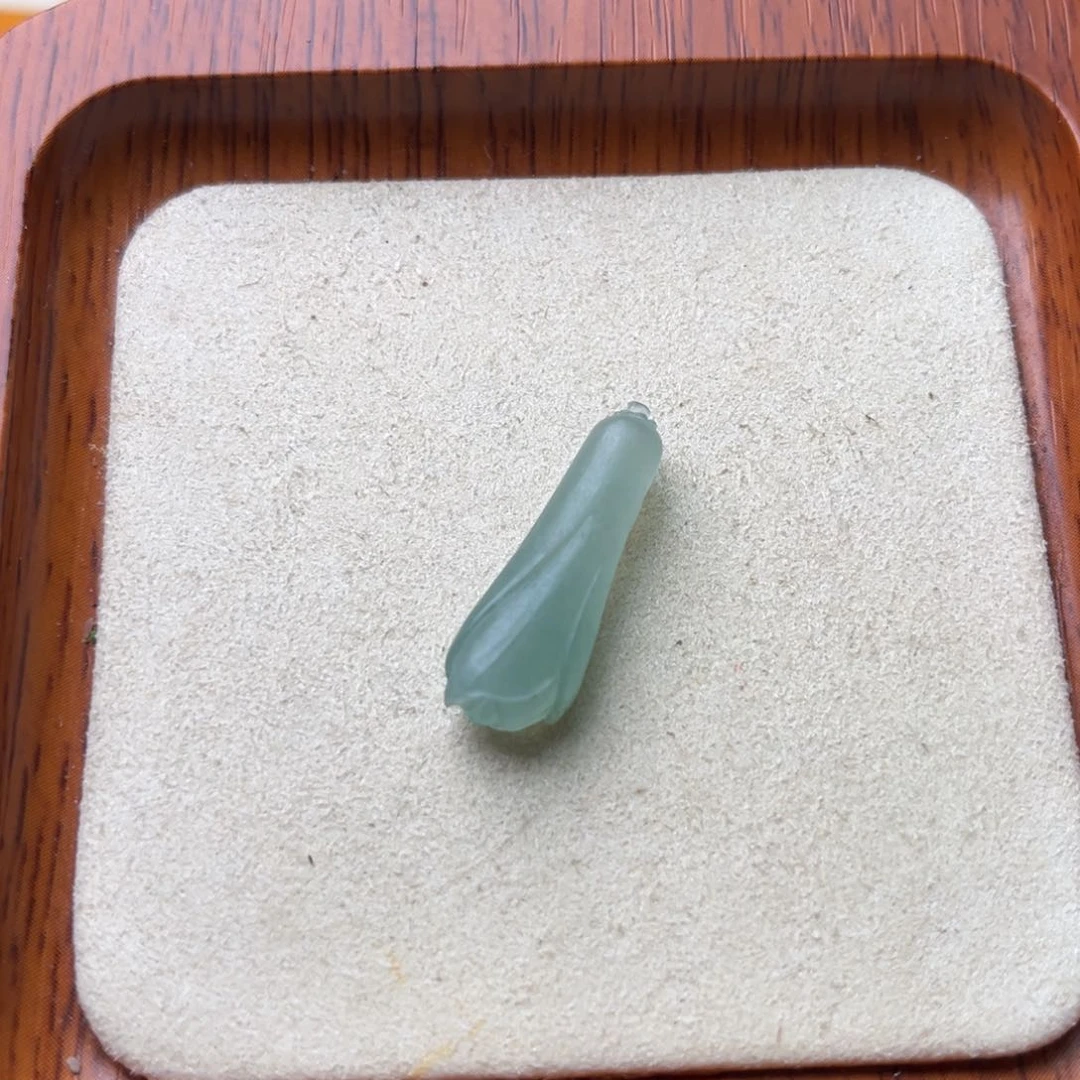 定制翡翠未镶嵌玉兰花