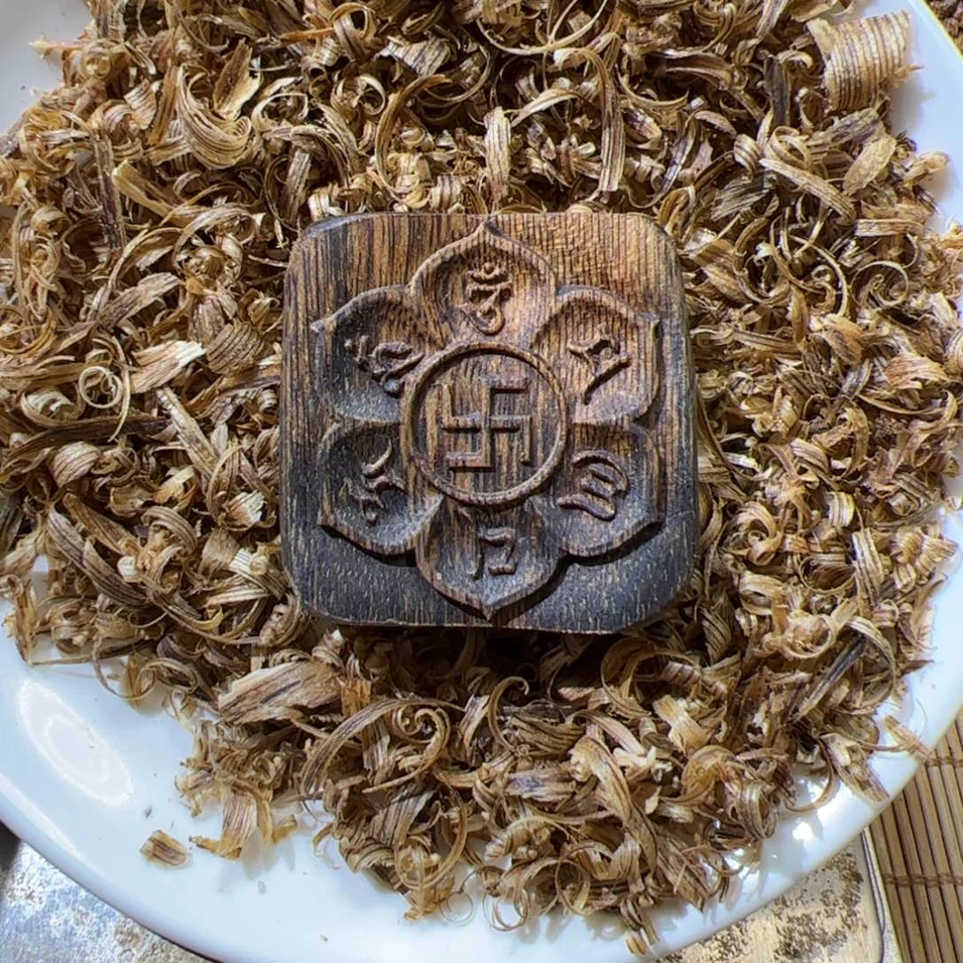 沉香碎屑沉香白棋雕刻9.6克