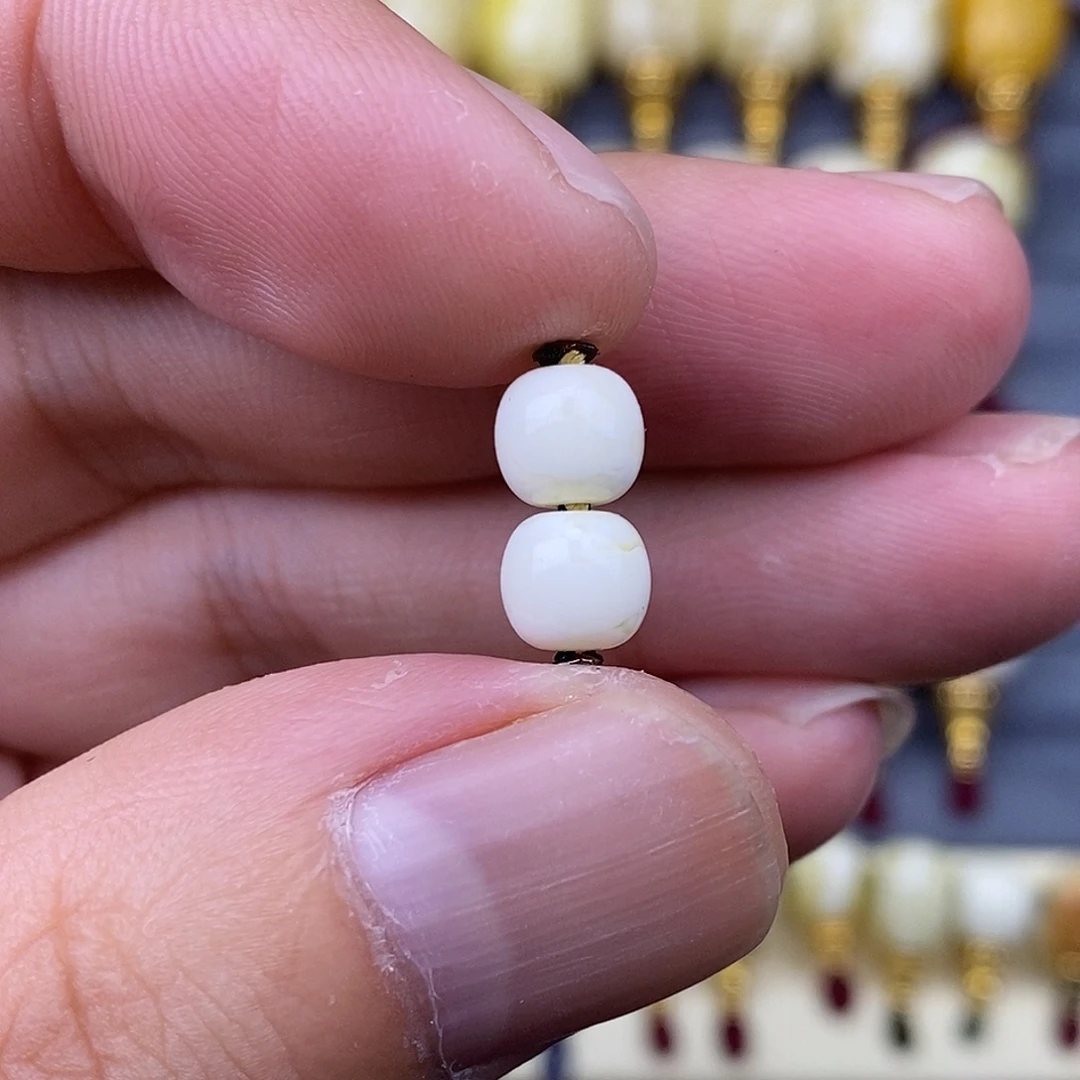 發***尊琥珀未镶嵌裸石7*6.5mm精工瓷白老型对珠