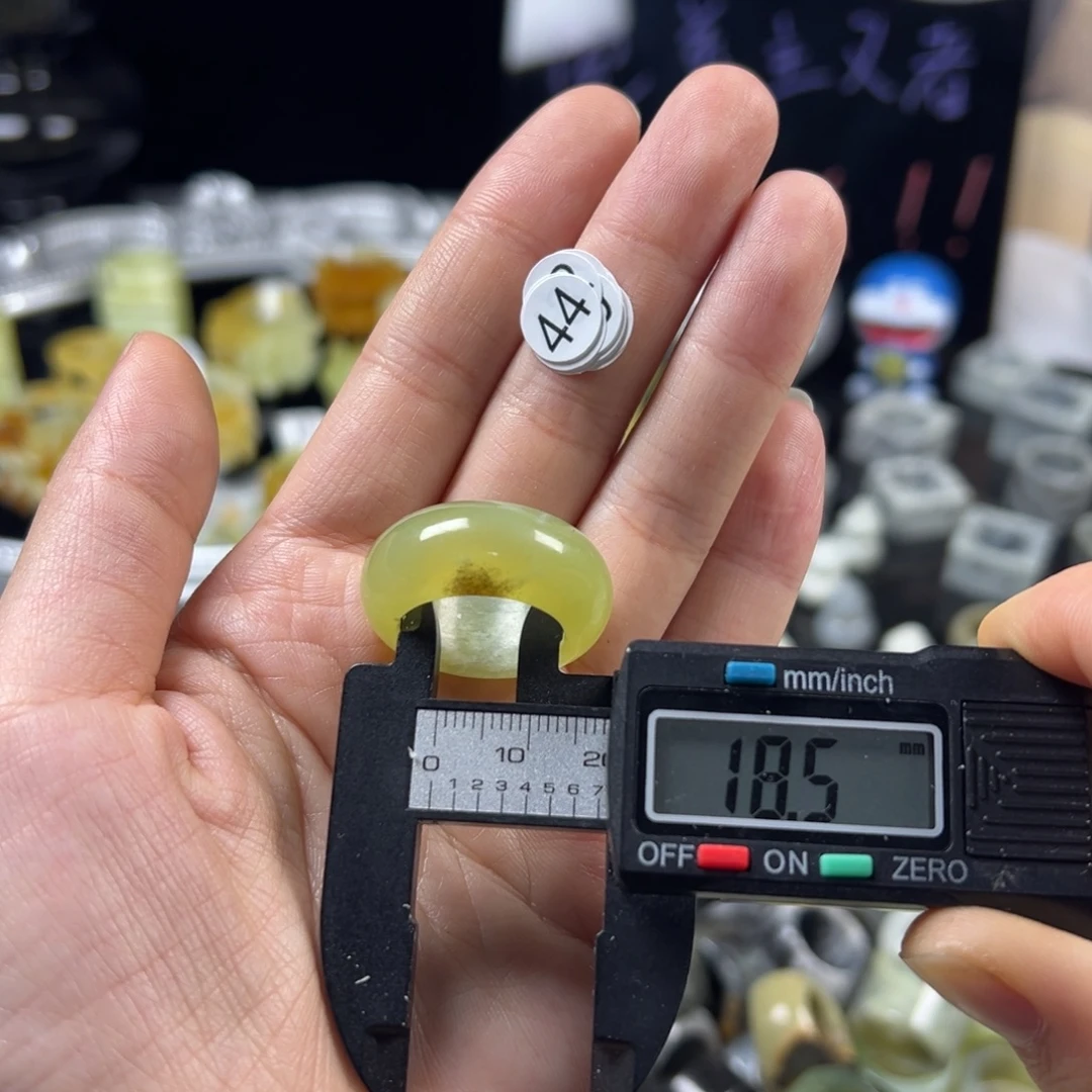 蛇纹石玉未镶嵌戒指