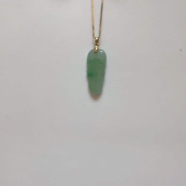 翡翠18K金镶嵌颈饰简单