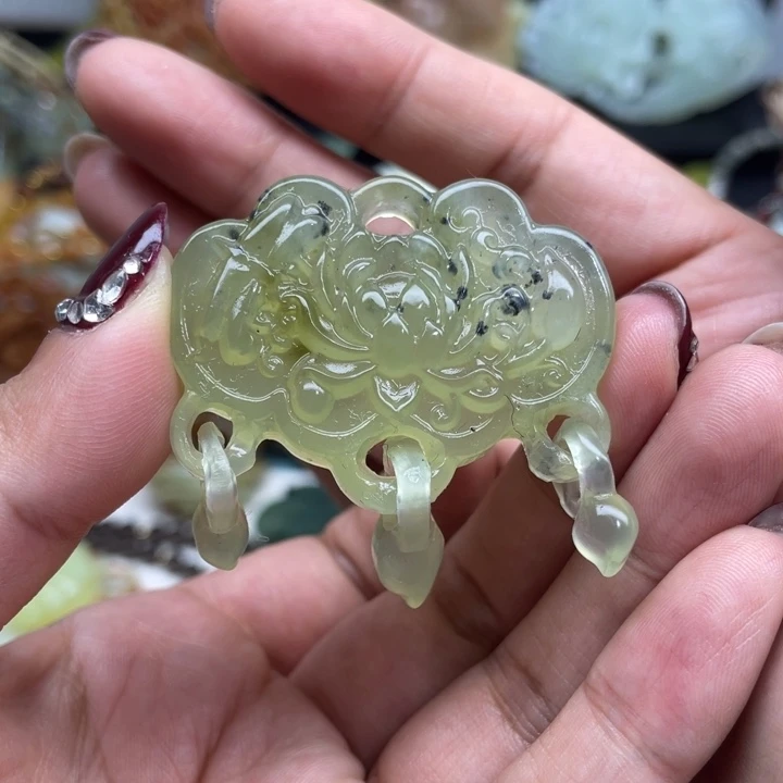 蛇纹石玉未镶嵌颈饰